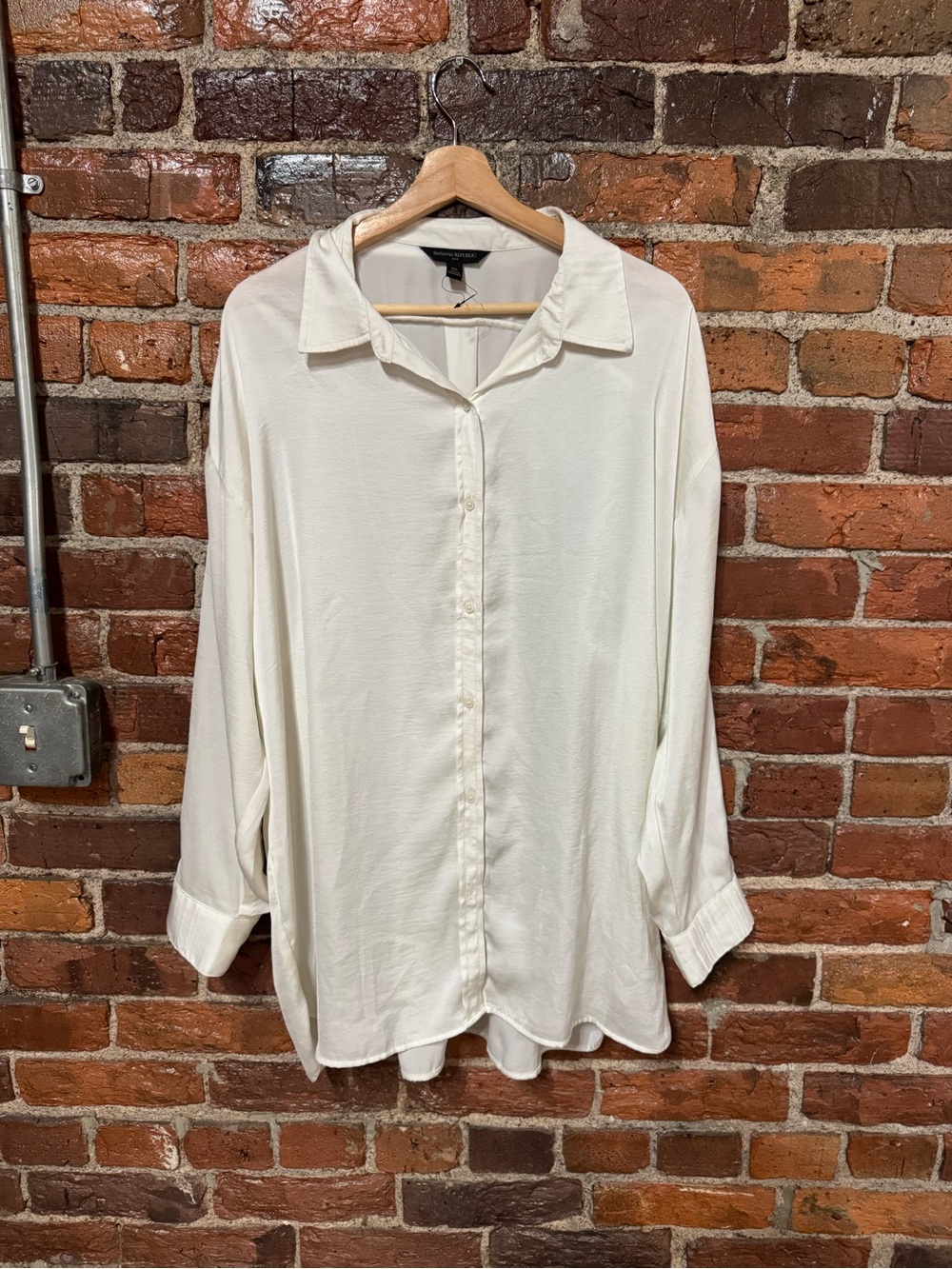 Banana Republic Cream Relaxed Button-Down Satin Shirt Size XL